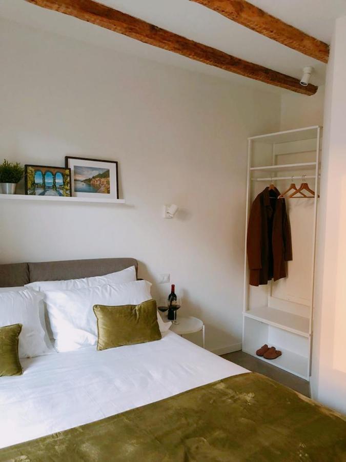 Foscolo 9 Room - Breakfast Como Buitenkant foto